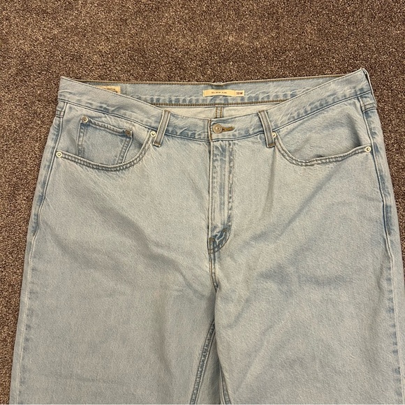 Levi's Women's 80s Mom Jeans Plus Size 18 W Light Blue Premium High Rise EUC - Picture 3 of 16
